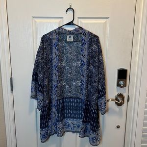 Blue floral sheer cover up. Size: Medium